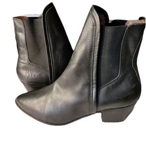 REPORT SIGNATURE IGGBY CHELSEA ANKLE BOOT IN BLACK LEATHER